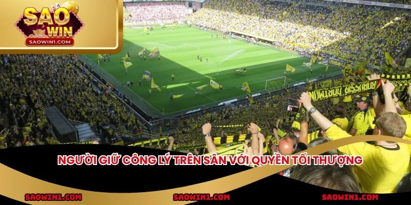 Người giữ công lý trên sân với quyền tối thượng